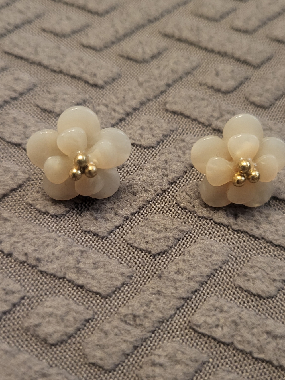 Elegant Cream Flower Stud Earrings with Gold Accents